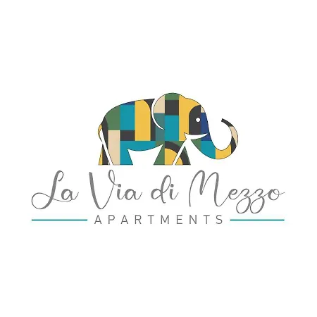 La Via Di Mezzo Apartment *